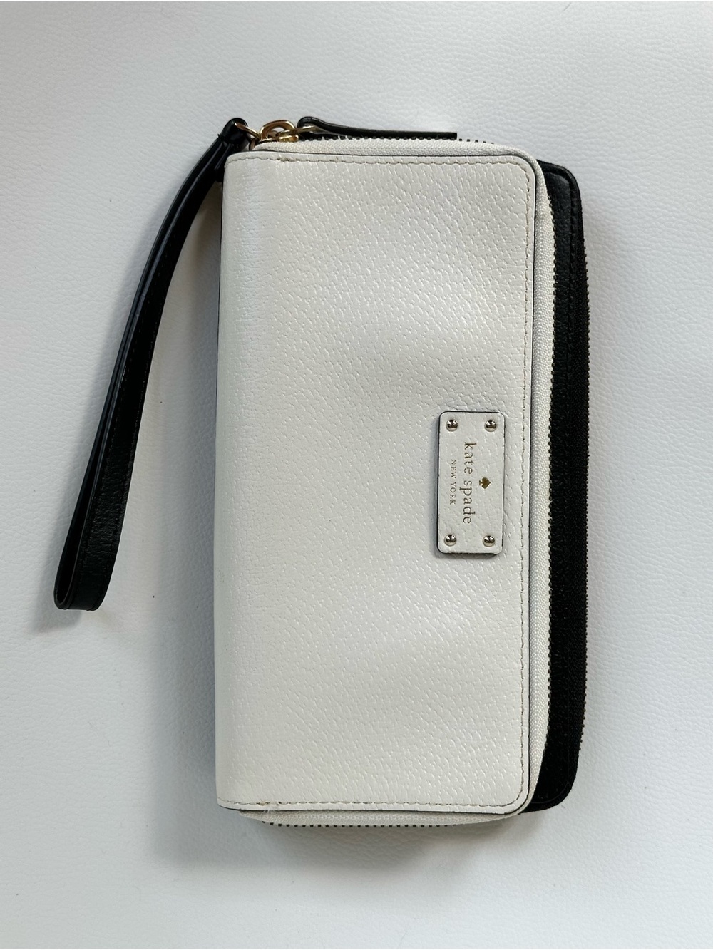 Kate Spade NY Wristlet Wallet Clutch Zip Closure Black Off White Leather Women’s